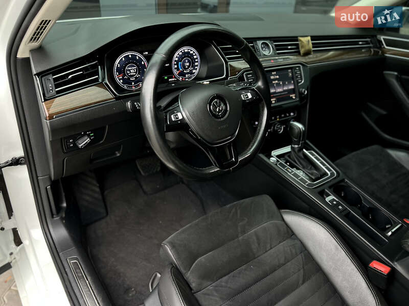 Седан Volkswagen Passat 2016 в Одессе