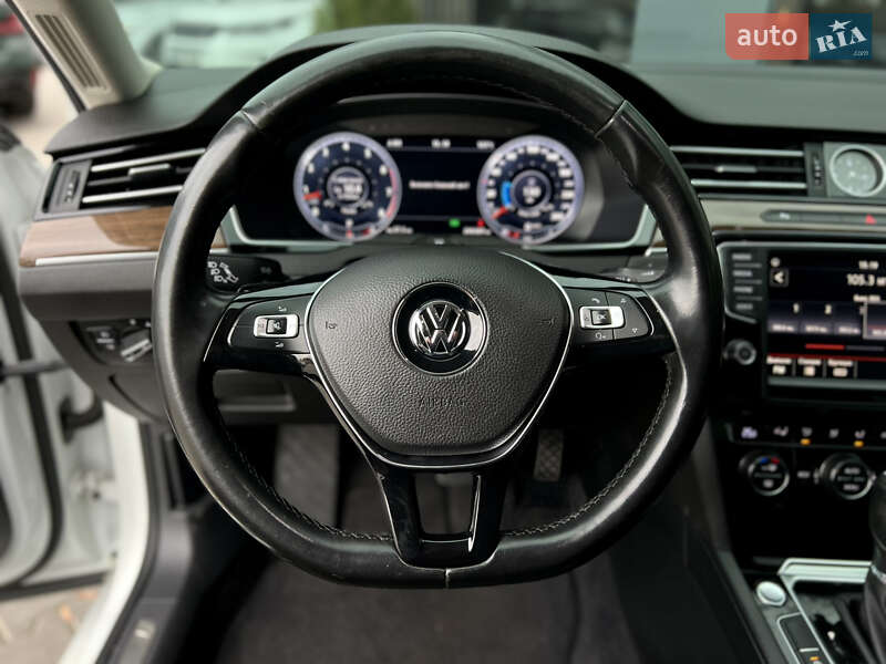 Седан Volkswagen Passat 2016 в Одессе