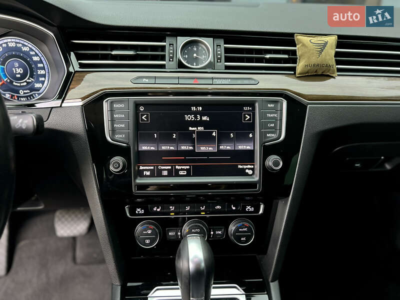 Седан Volkswagen Passat 2016 в Одессе