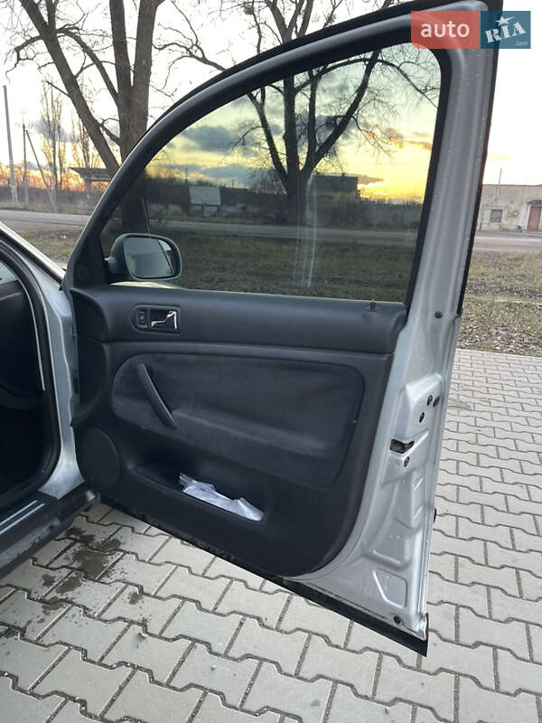 Універсал Volkswagen Passat 2003 в Коростені