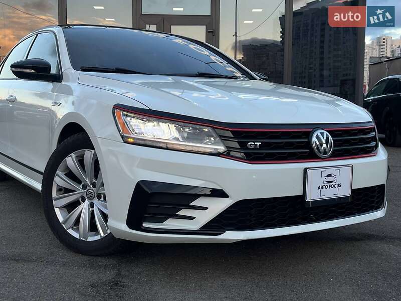 Седан Volkswagen Passat 2018 в Киеве