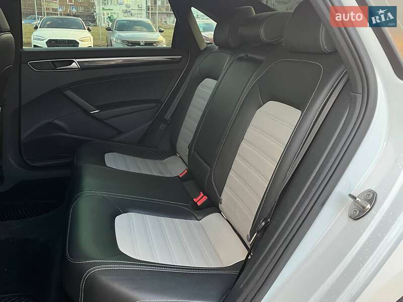 Седан Volkswagen Passat 2018 в Киеве