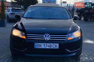 Седан Volkswagen Passat 2012 в Сарнах