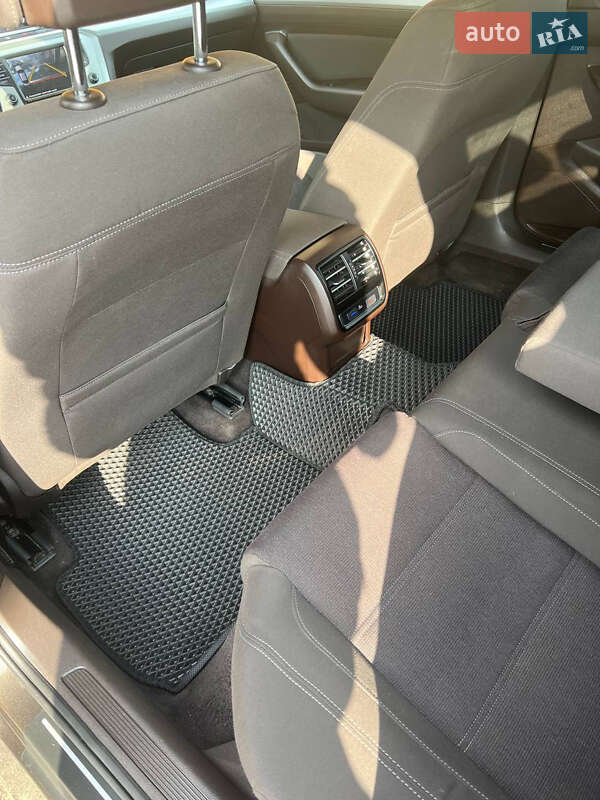 Седан Volkswagen Passat 2016 в Хусте