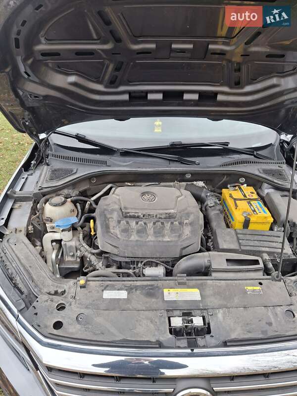 Седан Volkswagen Passat 2020 в Гайвороне