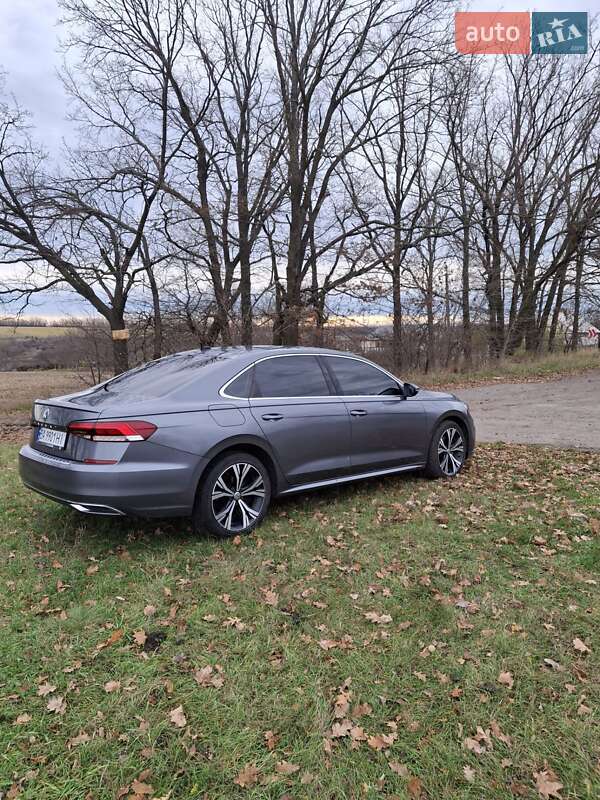 Седан Volkswagen Passat 2020 в Гайвороне