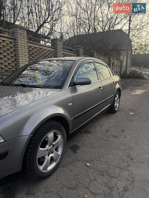 Седан Volkswagen Passat 2001 в Безлюдовке