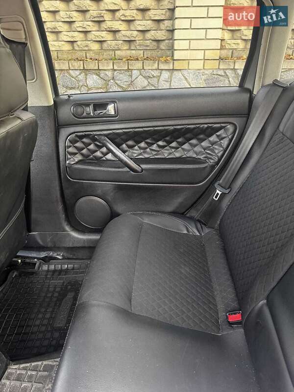 Седан Volkswagen Passat 2001 в Безлюдовке