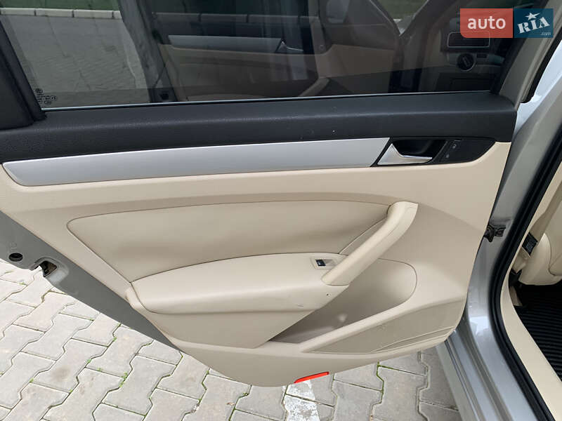 Седан Volkswagen Passat 2012 в Одесі