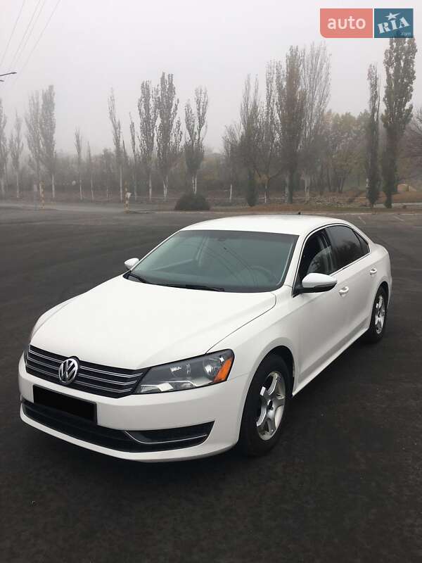 Седан Volkswagen Passat 2012 в Киеве
