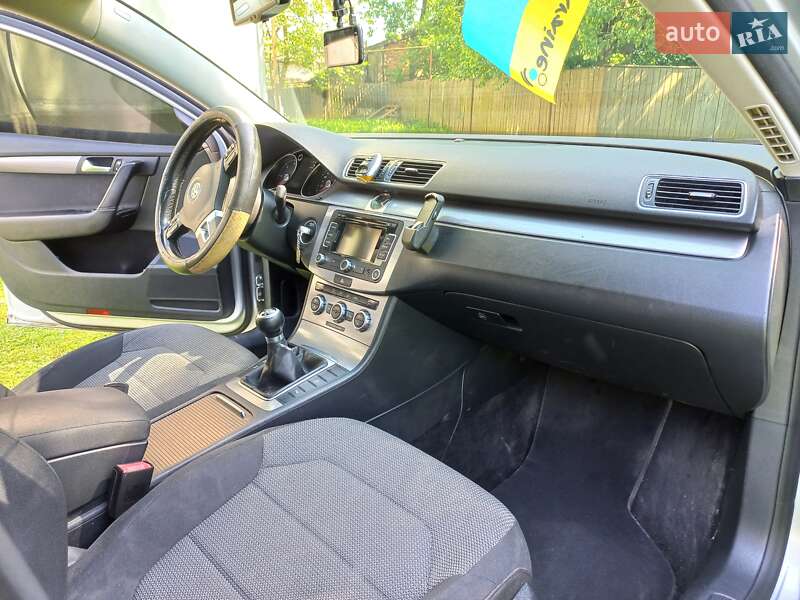 Универсал Volkswagen Passat 2012 в Хусте