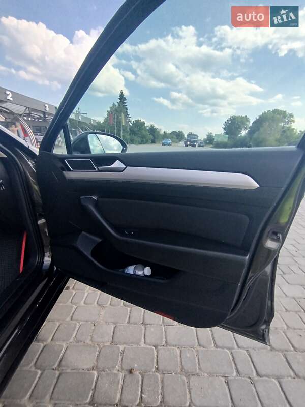 Универсал Volkswagen Passat 2015 в Ивано-Франковске