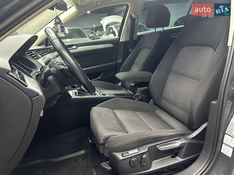 Універсал Volkswagen Passat 2018 в Чернівцях