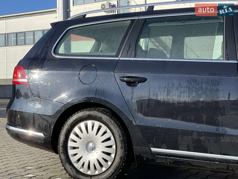 Универсал Volkswagen Passat 2011 в Нововолынске