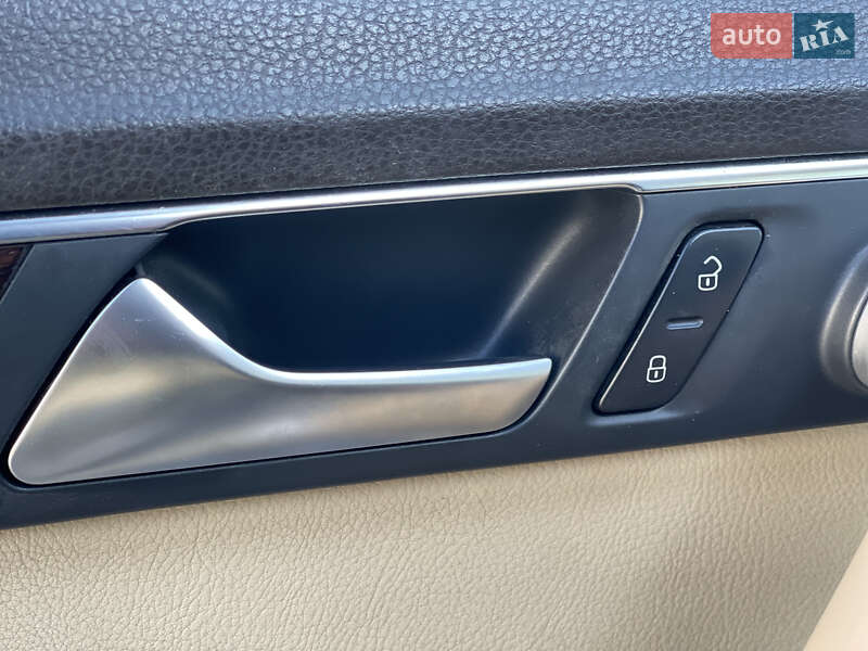 Универсал Volkswagen Passat 2011 в Нововолынске