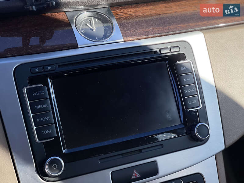 Универсал Volkswagen Passat 2011 в Нововолынске