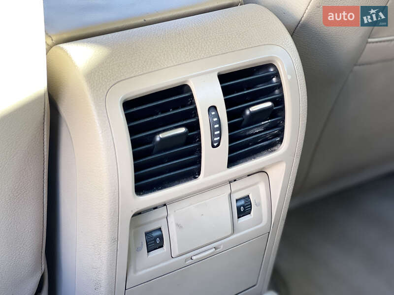 Универсал Volkswagen Passat 2011 в Нововолынске