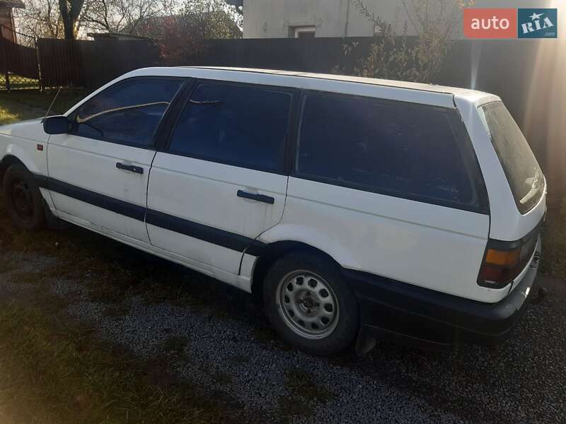 Универсал Volkswagen Passat 1988 в Золочеве