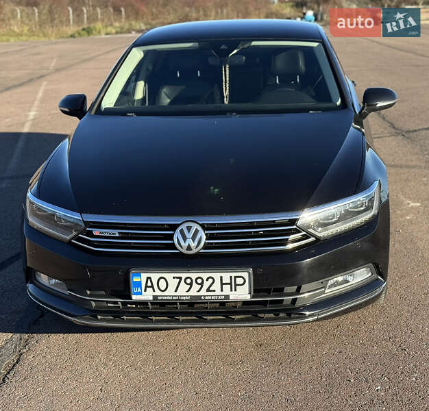 Седан Volkswagen Passat 2015 в Ужгороде