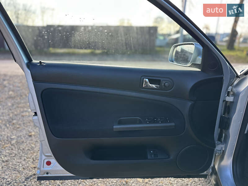 Седан Volkswagen Passat 2003 в Виннице