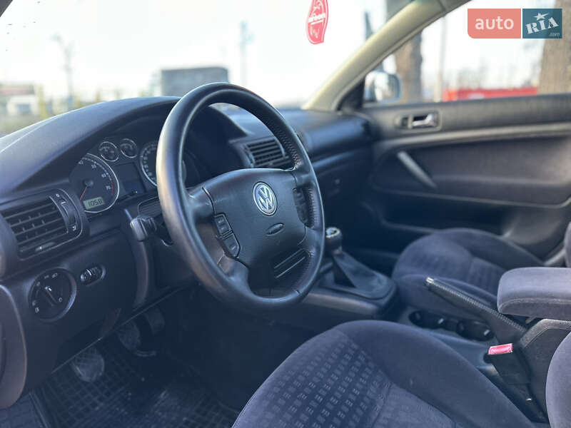 Седан Volkswagen Passat 2003 в Виннице