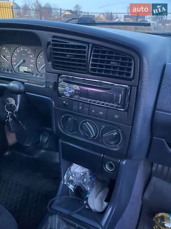 Седан Volkswagen Passat 1993 в Луцке