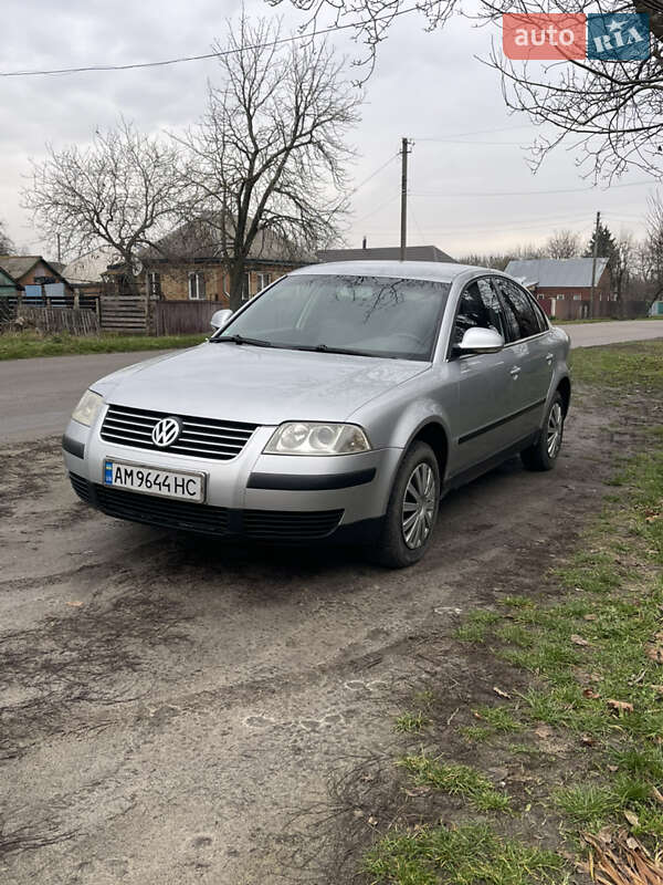 Седан Volkswagen Passat 2004 в Радомышле
