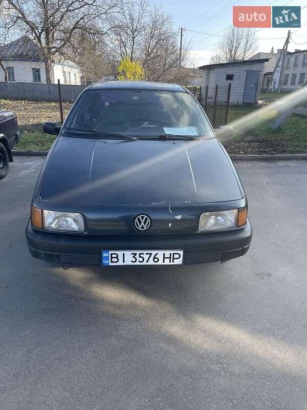 Седан Volkswagen Passat 1990 в Великой Багачке