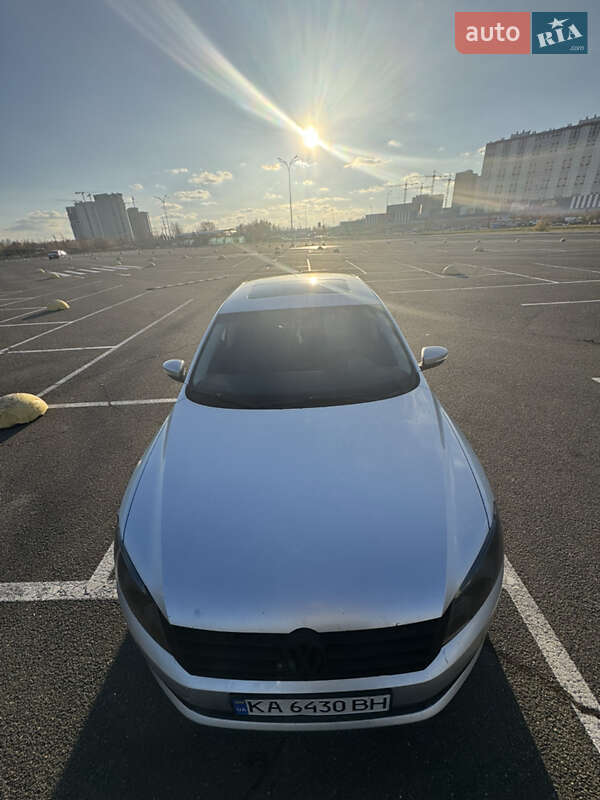 Седан Volkswagen Passat 2013 в Києві