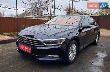 Седан Volkswagen Passat 2016 в Тульчине