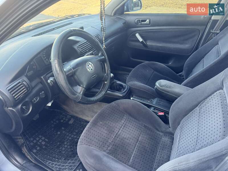 Седан Volkswagen Passat 1997 в Стрые