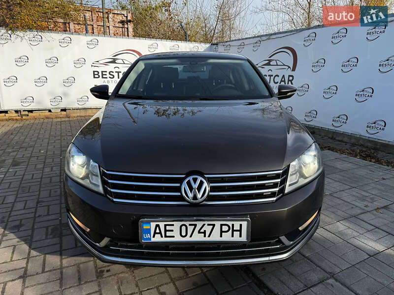 Седан Volkswagen Passat 2012 в Днепре