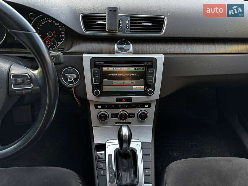 Седан Volkswagen Passat 2012 в Днепре