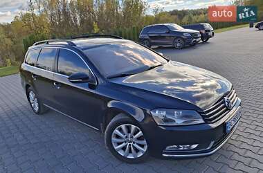 Універсал Volkswagen Passat 2012 в Тернополі