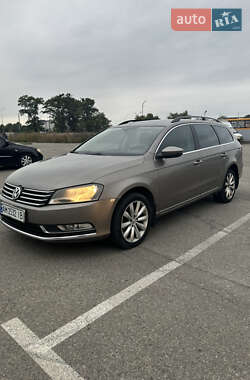 Універсал Volkswagen Passat 2011 в Києві