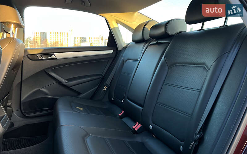 Седан Volkswagen Passat 2011 в Львові