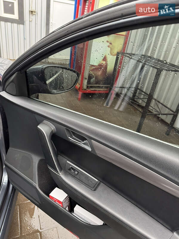 Универсал Volkswagen Passat 2012 в Вознесенске