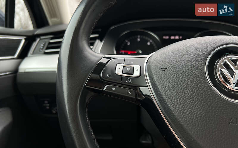 Универсал Volkswagen Passat 2017 в Львове