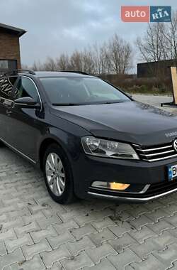 Універсал Volkswagen Passat 2011 в Чернівцях