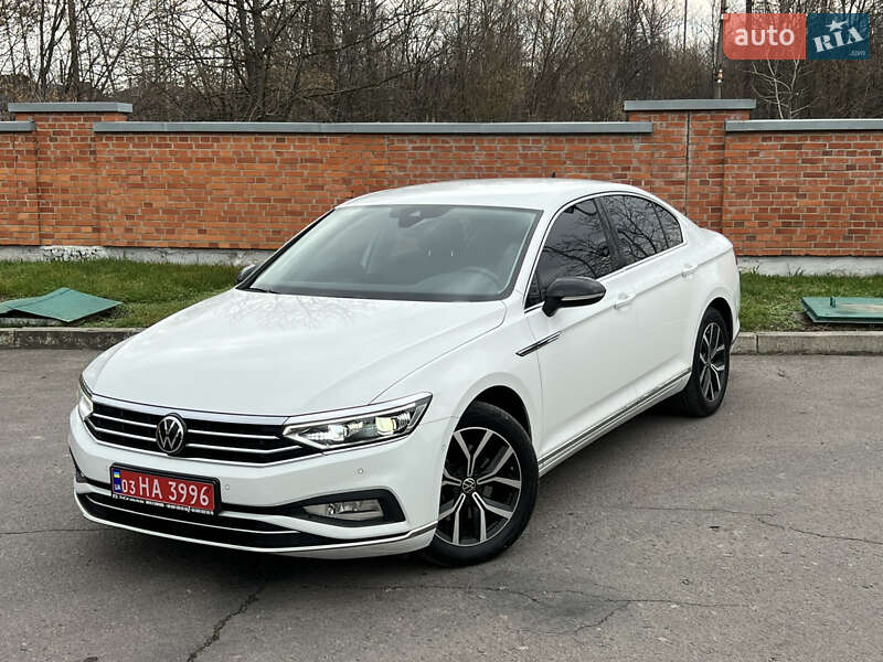 Седан Volkswagen Passat 2021 в Дрогобыче