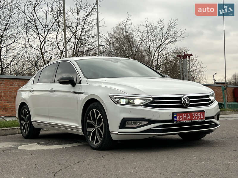 Седан Volkswagen Passat 2021 в Дрогобыче