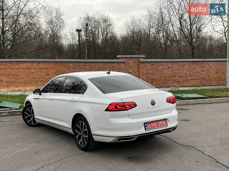 Седан Volkswagen Passat 2021 в Дрогобыче