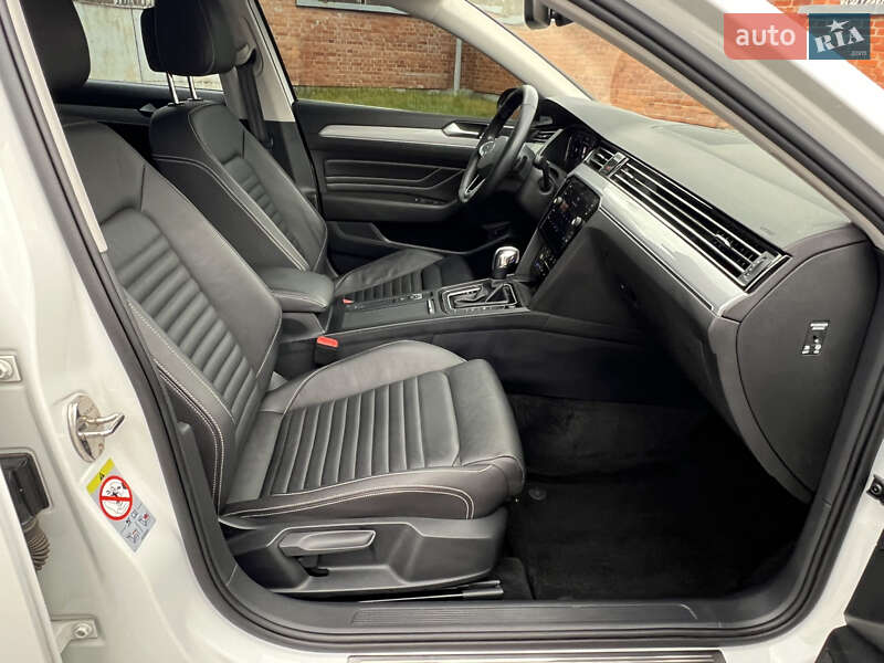 Седан Volkswagen Passat 2021 в Дрогобыче