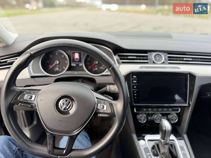 Універсал Volkswagen Passat 2018 в Львові