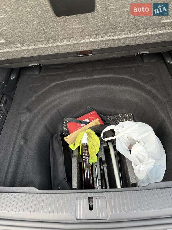 Універсал Volkswagen Passat 2018 в Львові