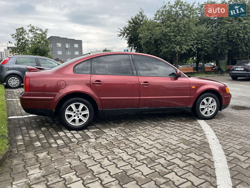 Седан Volkswagen Passat 1998 в Луцке