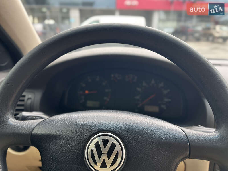 Седан Volkswagen Passat 1998 в Луцке