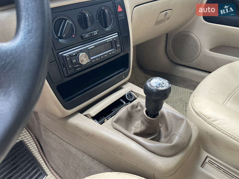 Седан Volkswagen Passat 1998 в Луцке