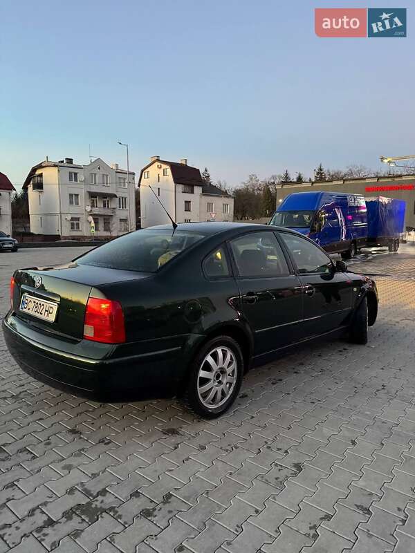 Седан Volkswagen Passat 1998 в Львове