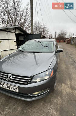 Седан Volkswagen Passat 2013 в Рівному